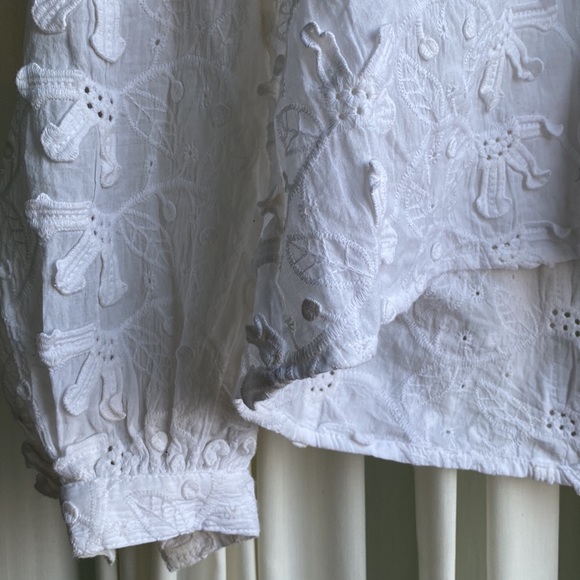 Seen Worn Kept (brand name) white blouse with beautiful pattern - US 4 - Picture 3 of 5
